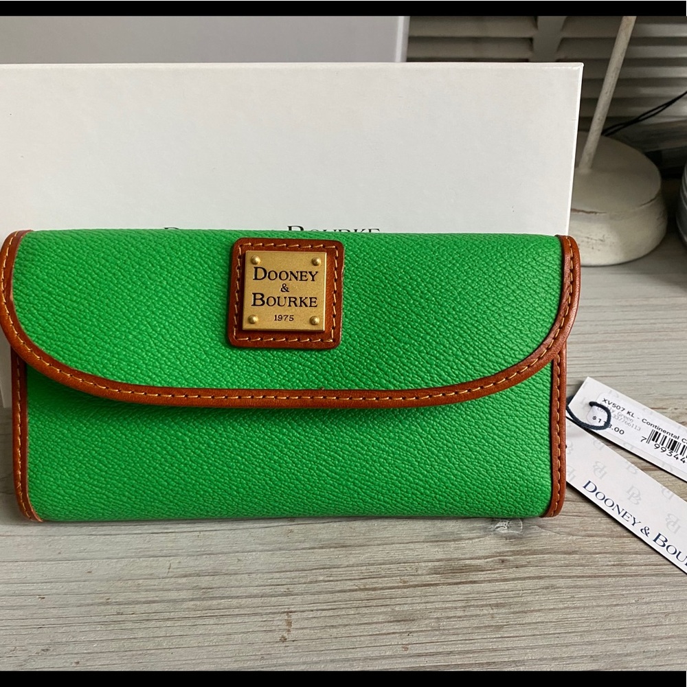 BNWT  Kelly Green Continental clutch